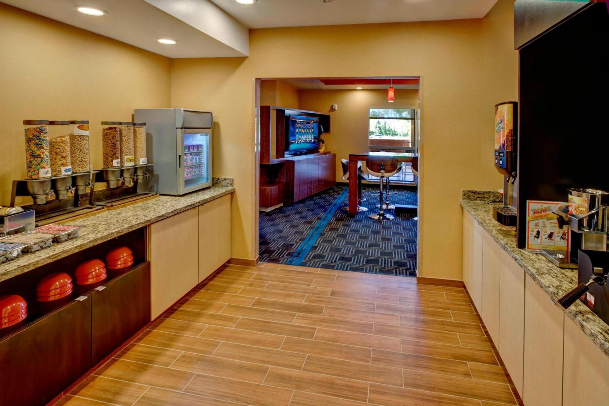 Hotel Towneplace Airport 3*